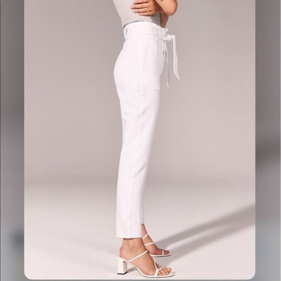 Abercrombie & Fitch Denim - Abercrombie & Fitch White High Rise Mom Jeans 25